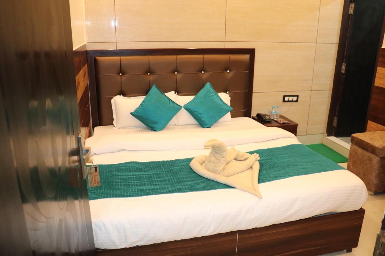 Hotel Famous Haridwār Eksteriør billede